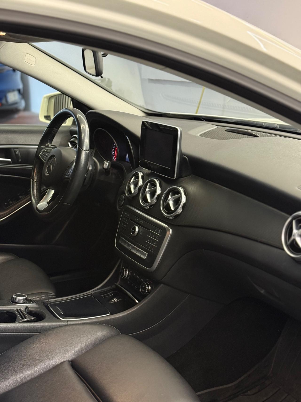 Mercedes-benz GLA 180 d Automatic Business