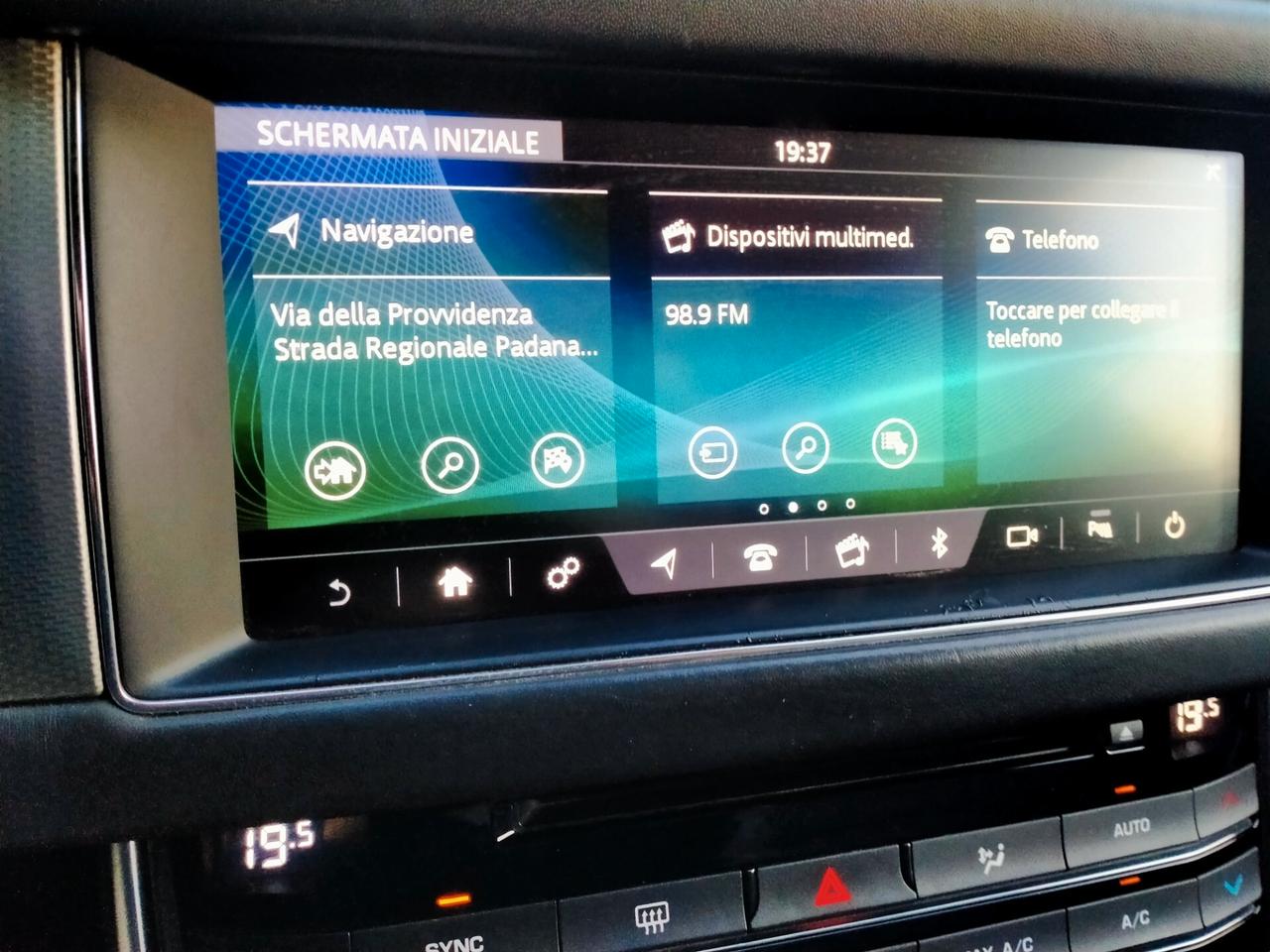 Jaguar XF 2.0D i4 180CV AWD PORTFOLIO MODEL YEAR 2019 MERIDIAN DIGITAL SOUND SYSTEM 380W