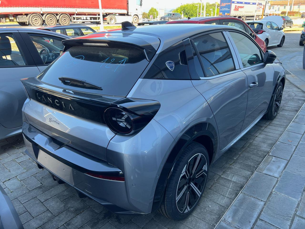 Lancia Ypsilon Hybrid e-DCT LX