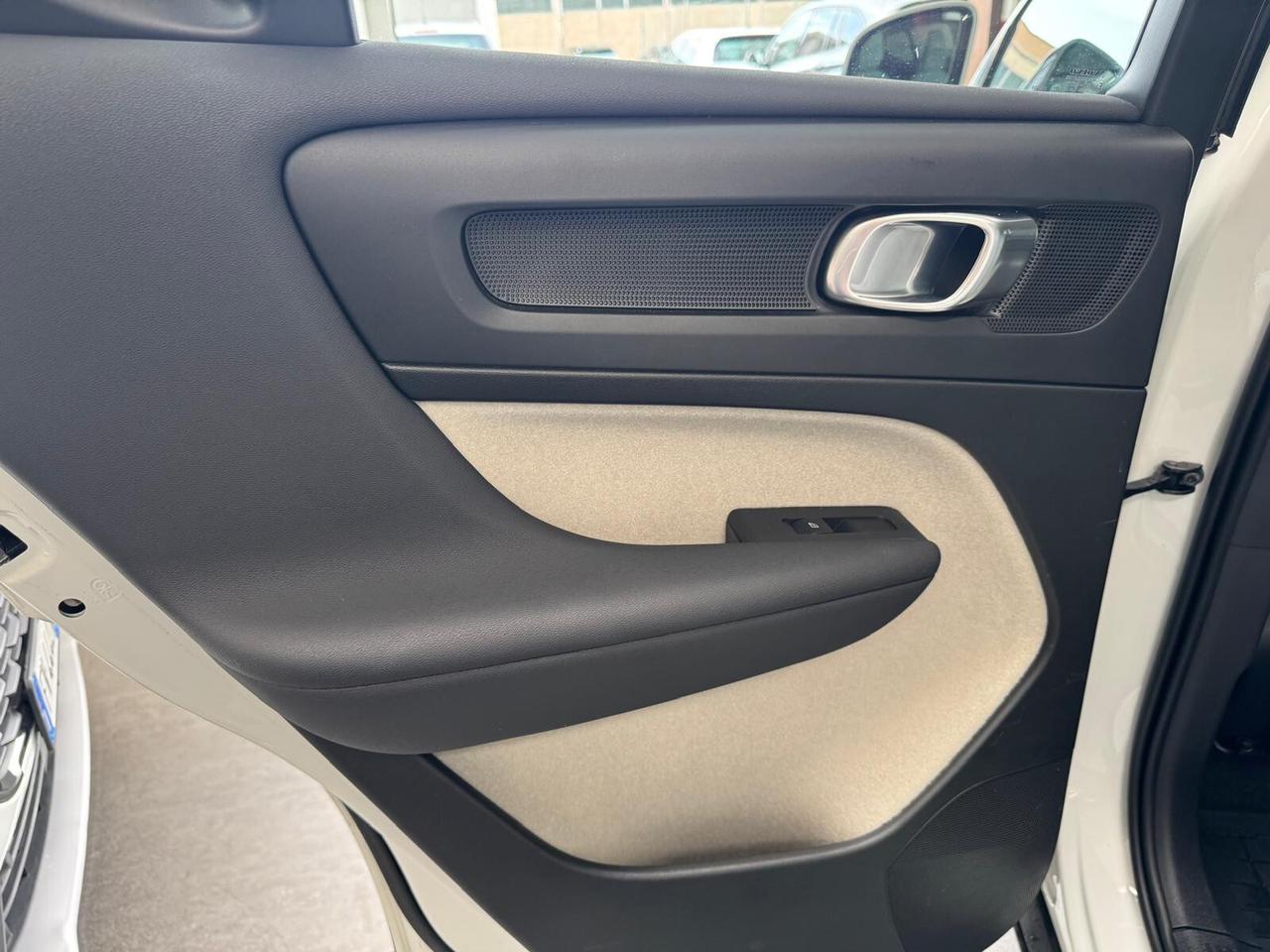 Volvo XC40 D4 AWD Geartronic Momentum