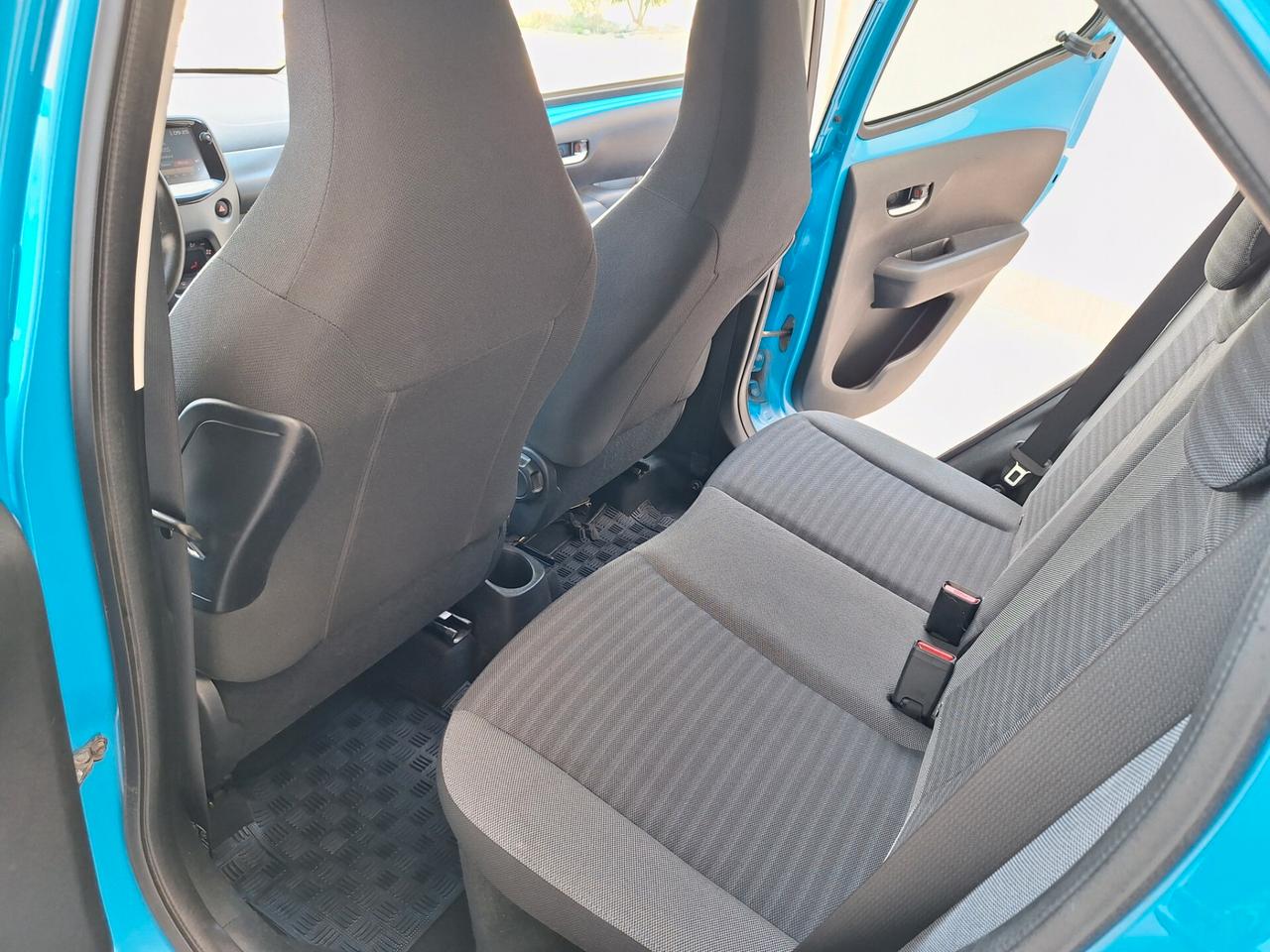 Toyota Aygo 1.0 5 porte x-cool 35000 km 2019