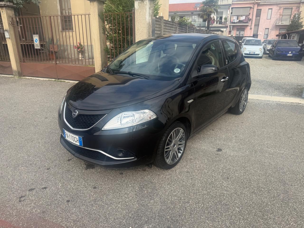 Lancia Ypsilon 1.2 69 CV 5 porte S&S Platinum