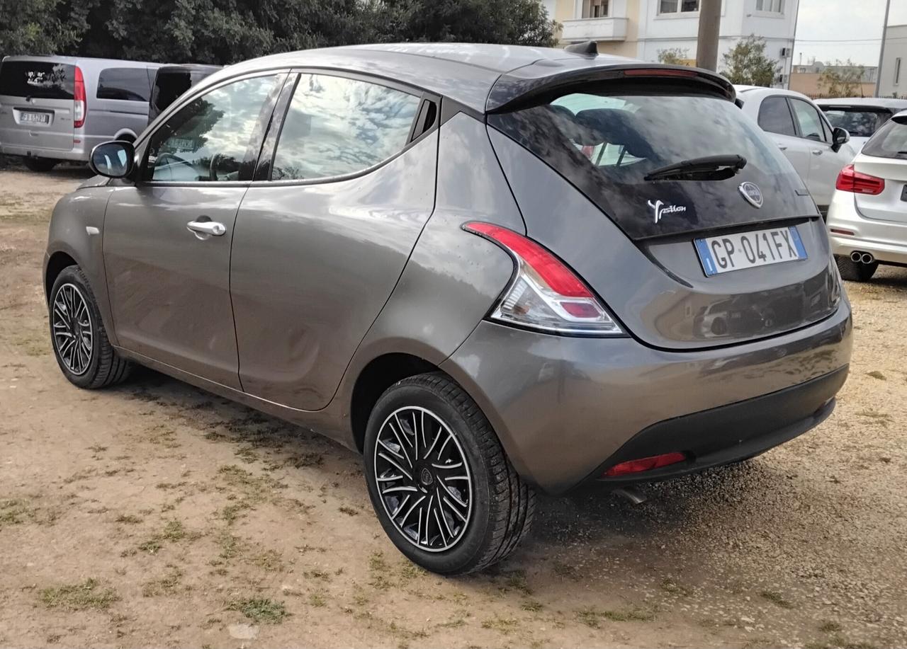 Lancia Ypsilon 1.0 FireFly 5 porte S&S Hybrid UnYca