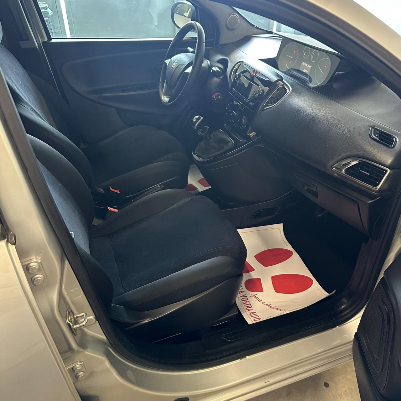 Lancia Ypsilon 1.2 69 CV 5 porte S&S Platinum