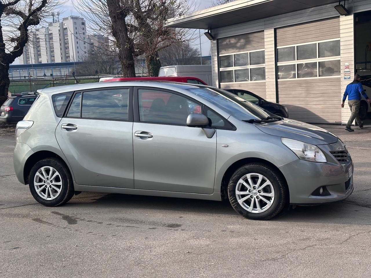 Toyota Verso 2.0 D Luxury Pack 7 posti tetto panoramico