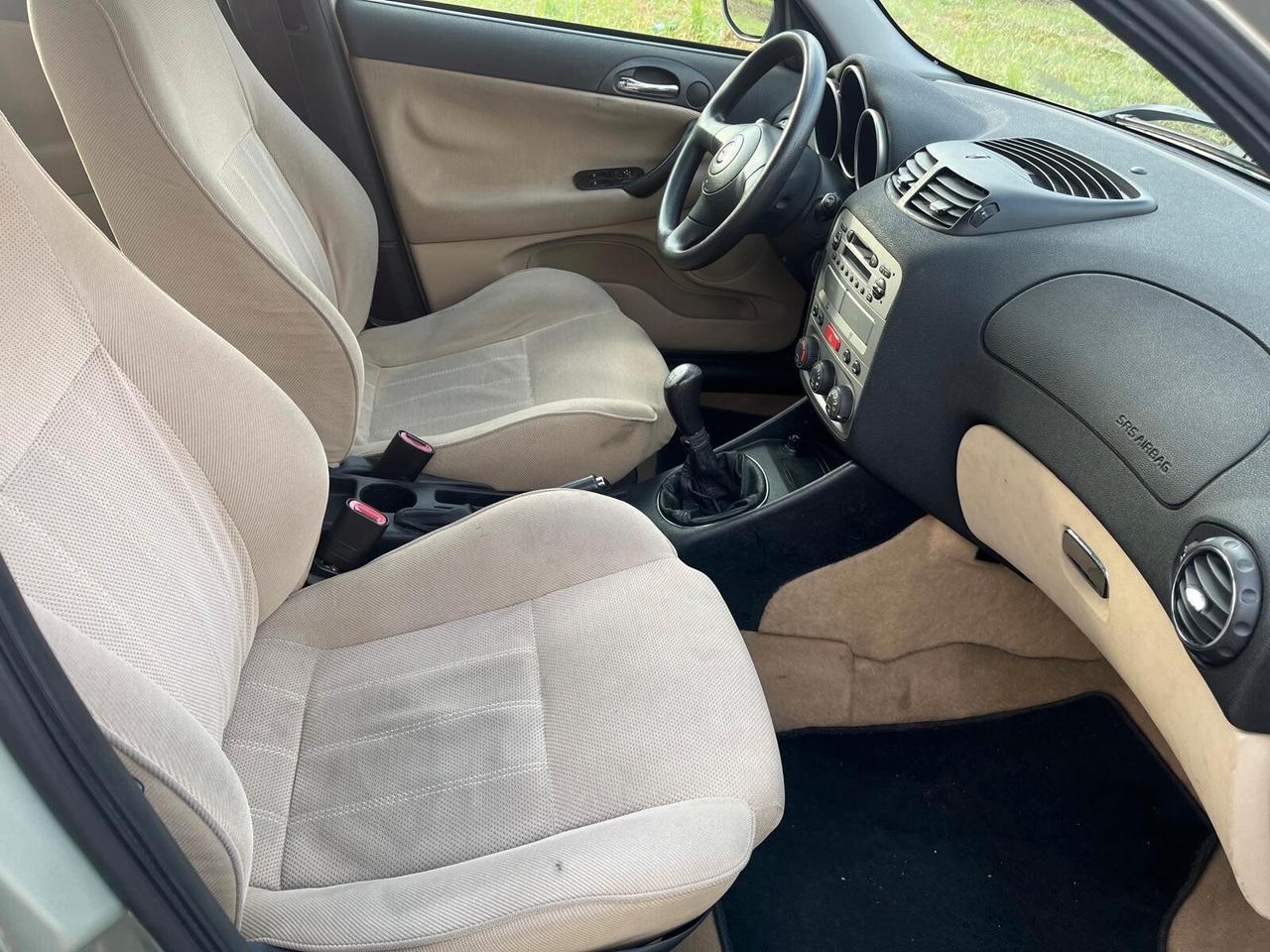 Alfa Romeo 147 1.6i 16V Twin Spark cat 5p. Distinctive