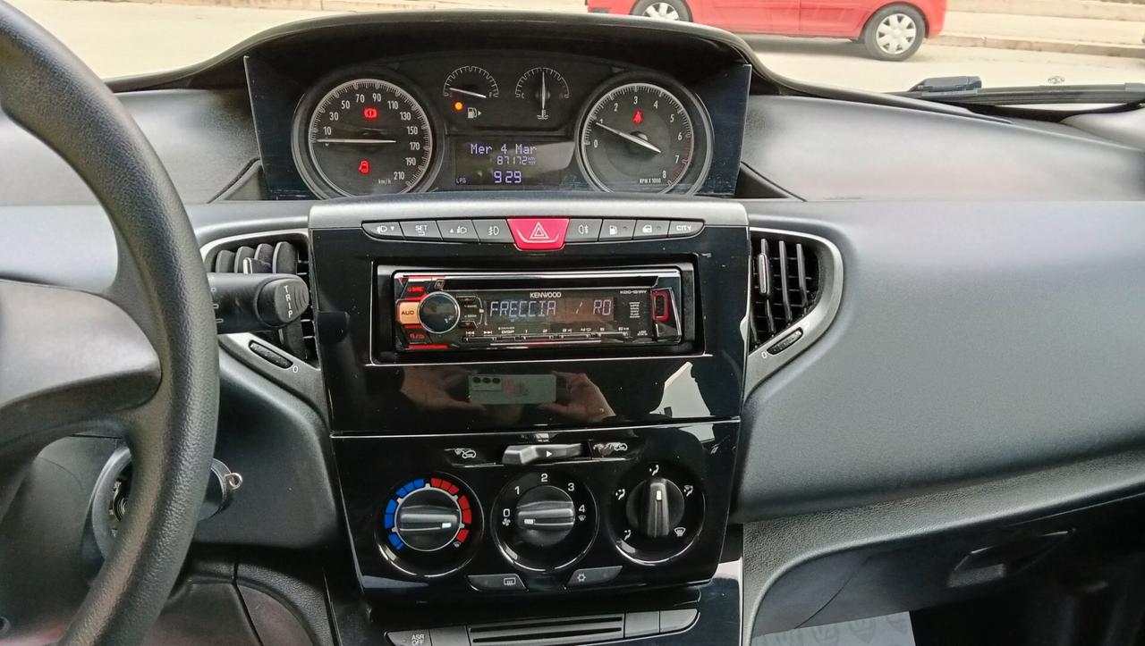 LANCIA YPSILON 1.2 B/GPL-CASA MADRE