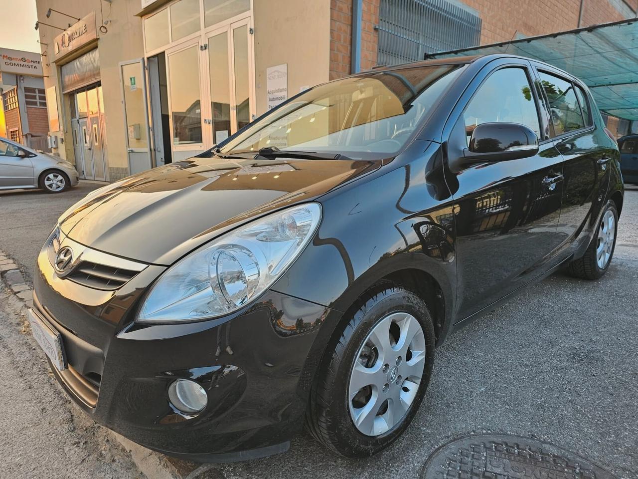 Hyundai i20 1.2 75cv Comfort*Clima*Cerchi*Navi*Neopatentati