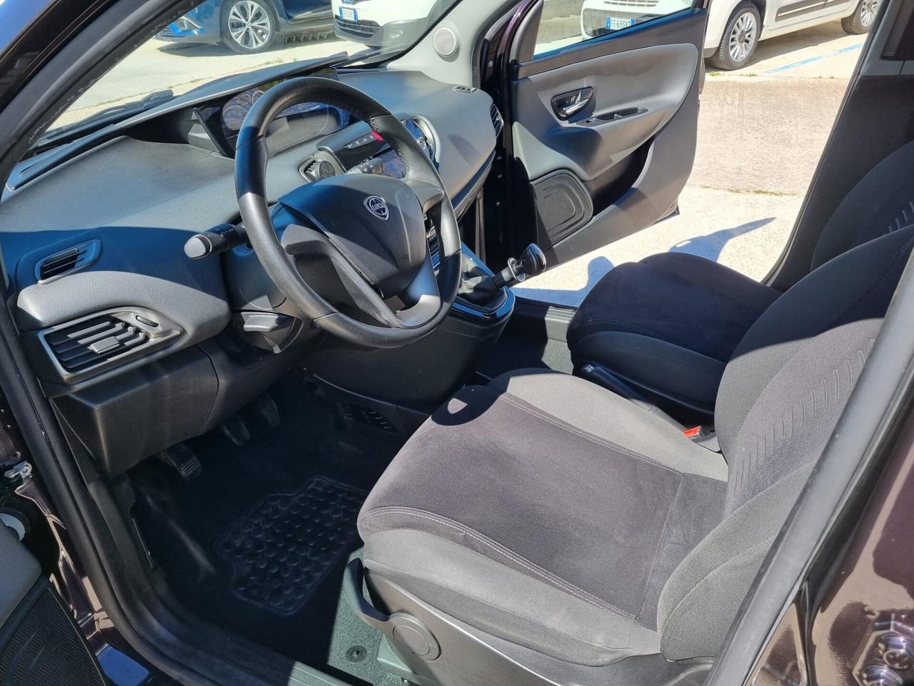 Lancia Ypsilon 1.2 69 CV 5 porte Gold