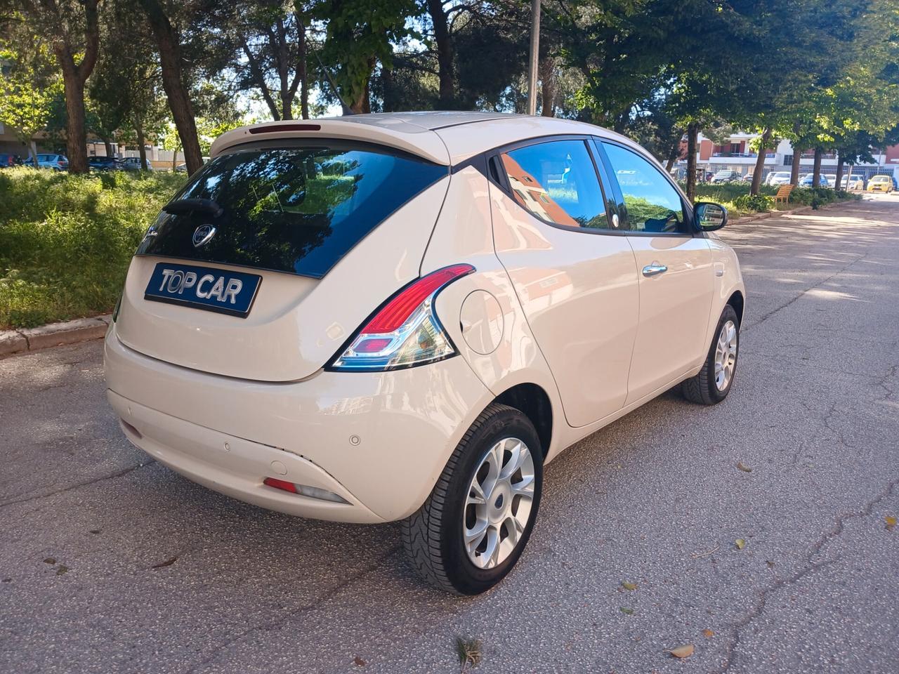 Lancia Ypsilon 0.9 TwinAir 85 CV 5 porte Metano Ecochic Platinum