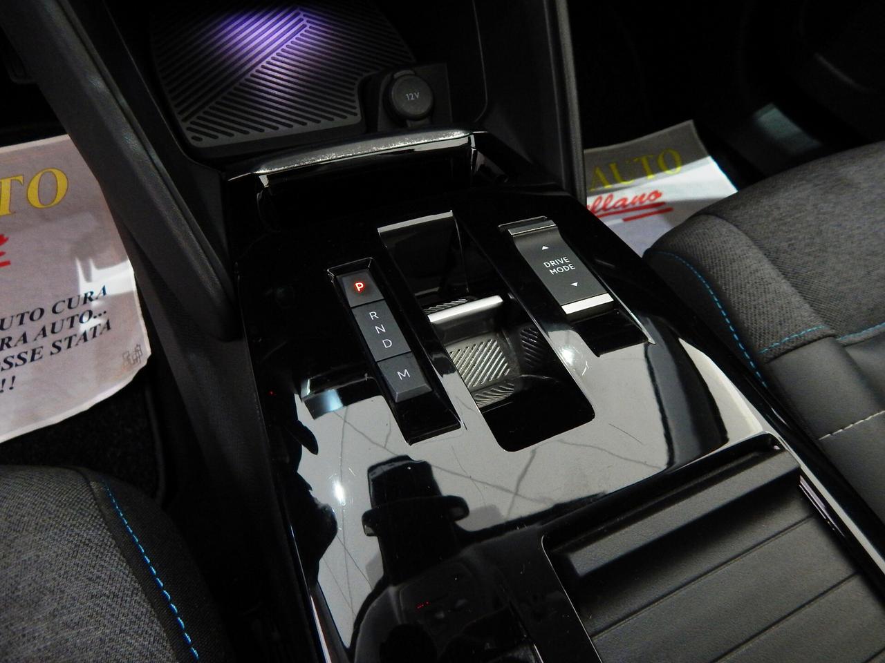 Citroen C4 1.5 bluehdi Shine EAT8 S&S TETTO-NAVI-PELLE-LED