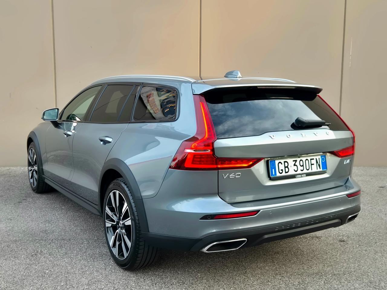 Volvo V60 Cross Country D4 AWD Geartronic Business Plus