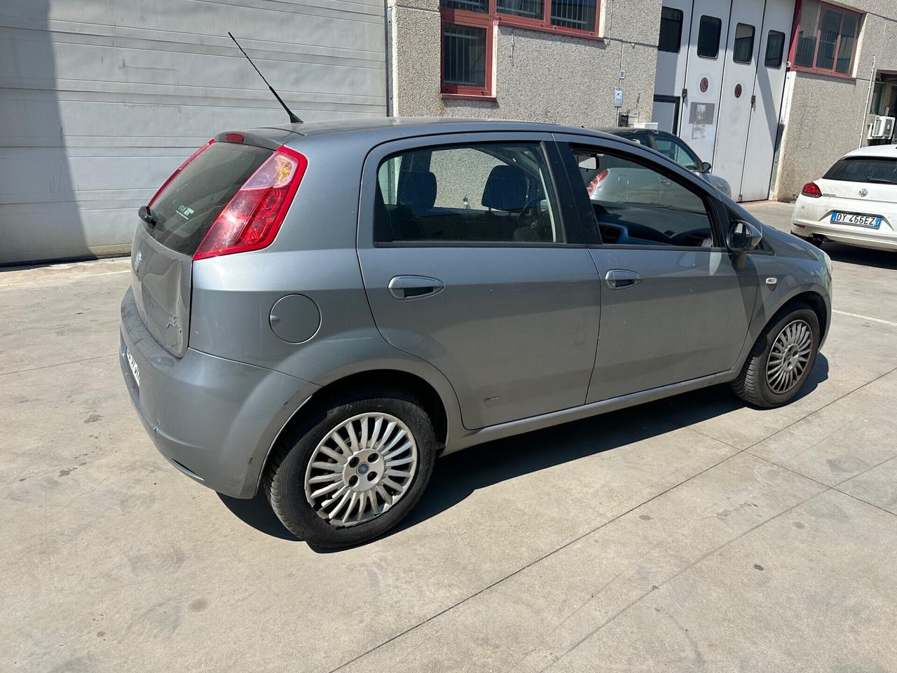 Fiat Grande Punto 1.4 5 porte benz metano neopatentati