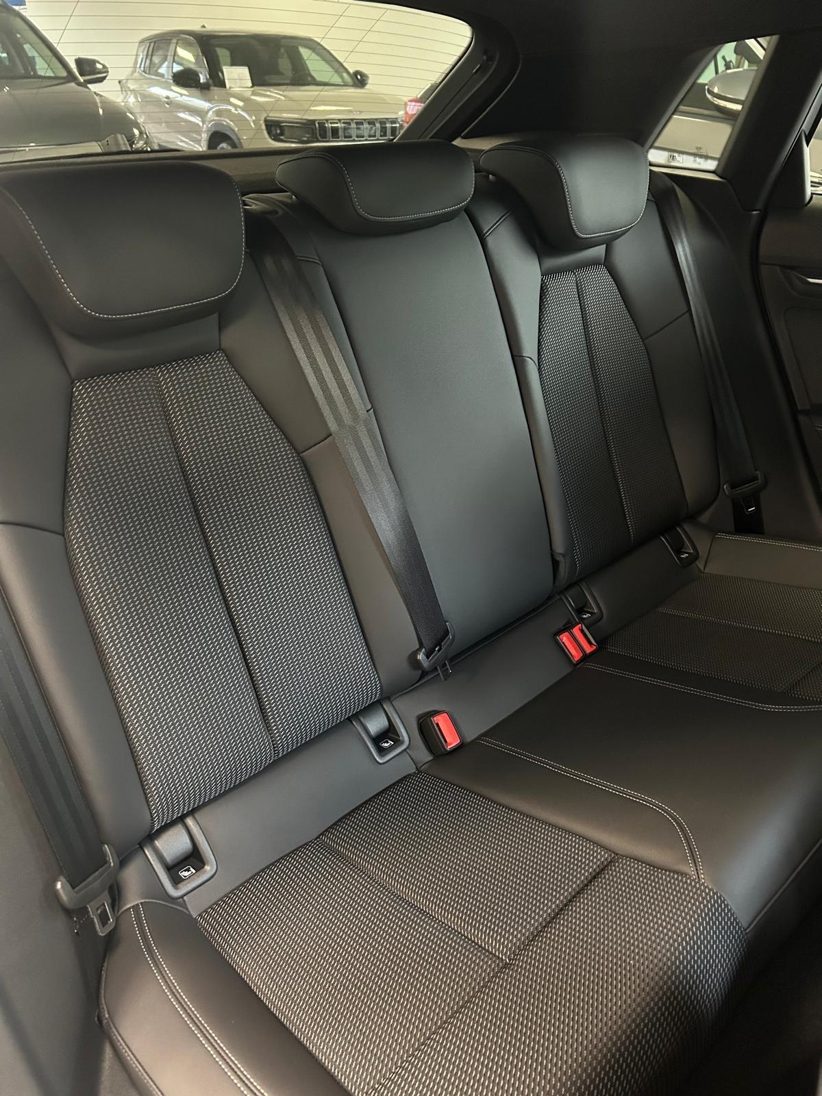 Audi A3 35 TFSI 110 kW S-tronic S-line edition