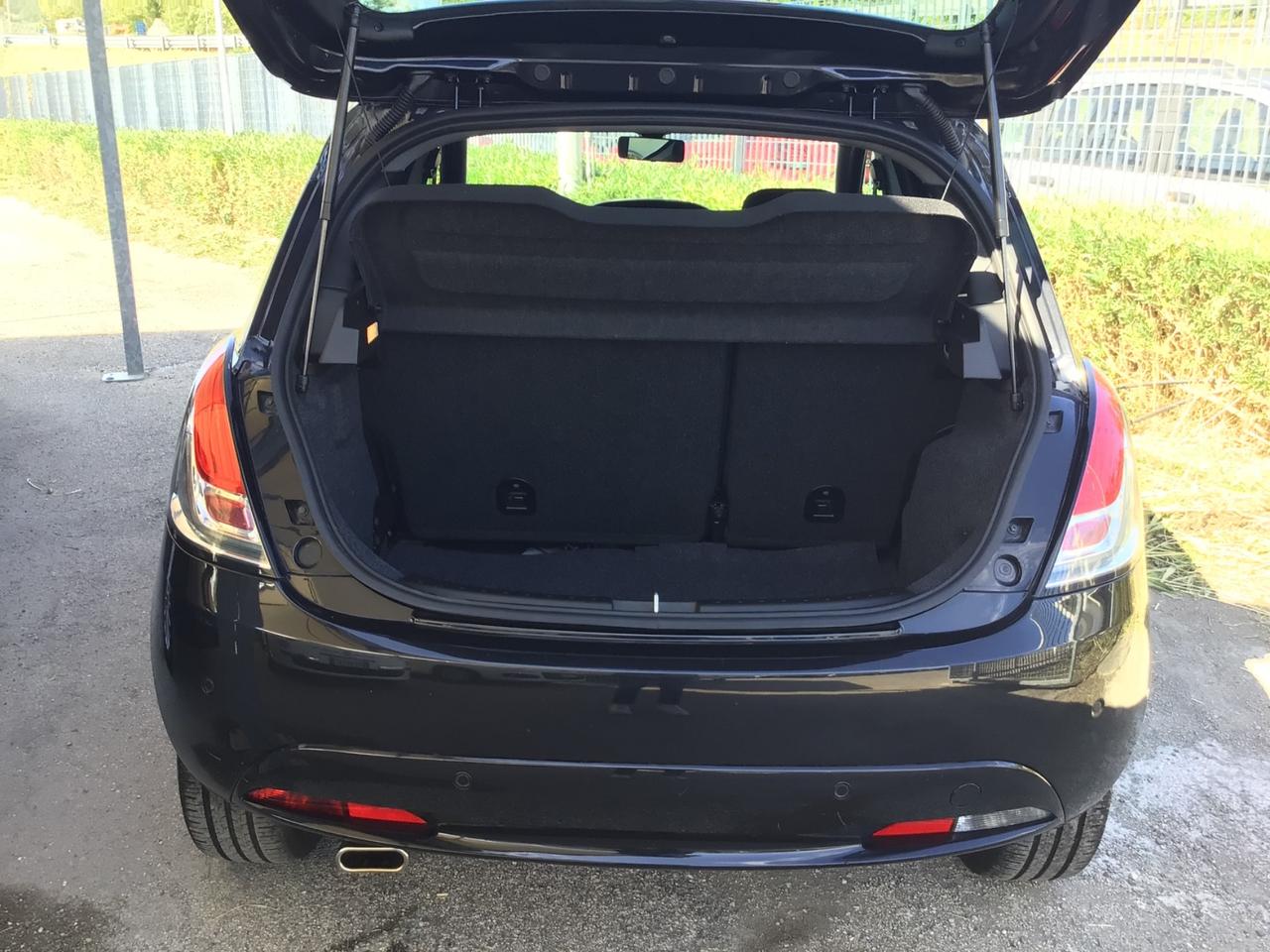 Lancia Ypsilon 1.0 FireFly 70cv Hybrid Platino