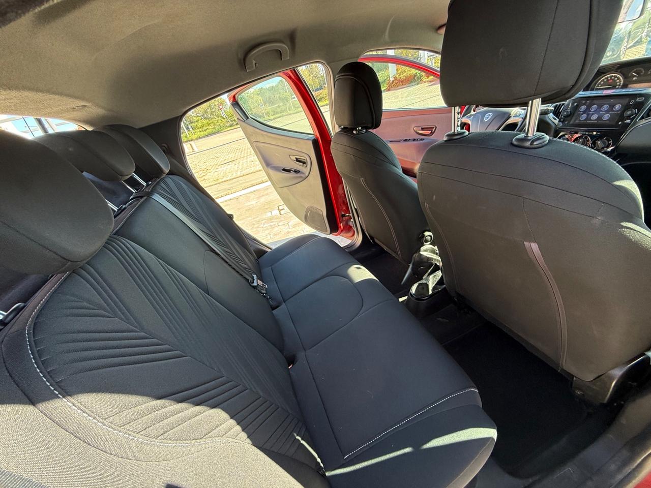 Lancia Ypsilon 1.0 FireFly 5 porte S&S Hybrid Ecochic Gold