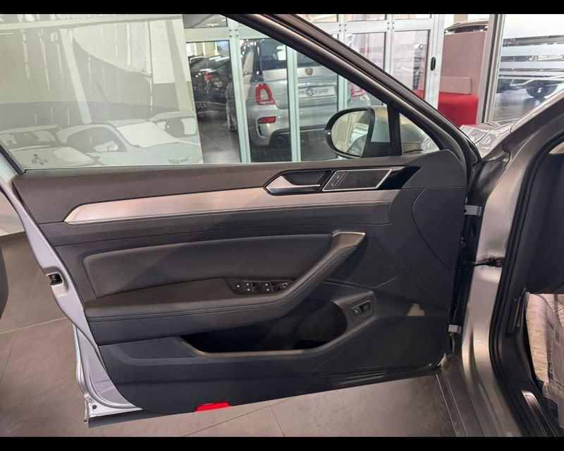 Volkswagen Passat 8ª serie 2.0 TDI DSG Highline BlueMotion Technology