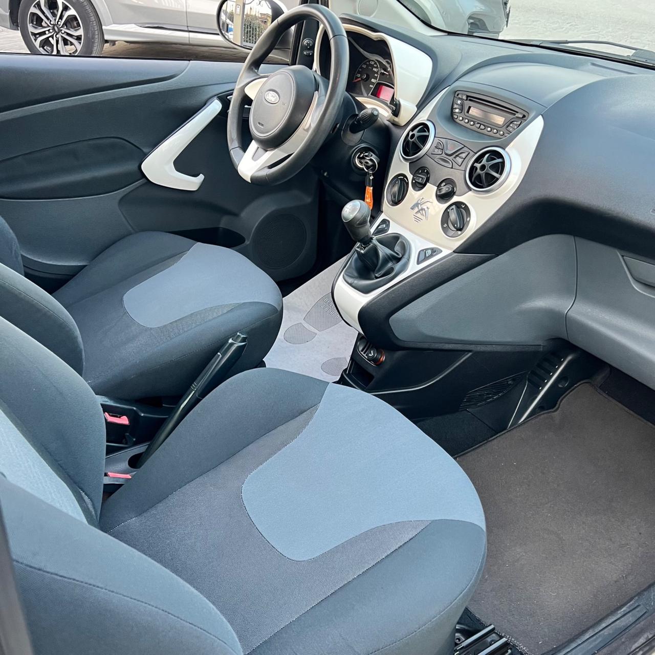 Ford Ka 1.3 TDCi 75CV Titanium con SOLI 102.000 KM