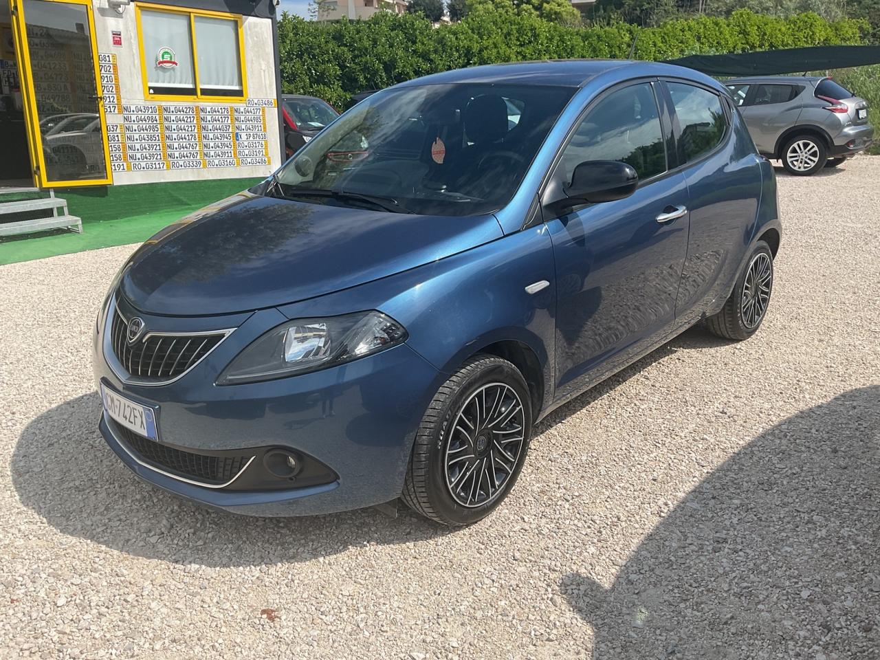 Lancia Ypsilon 1.0 FireFly 5 porte S&S Hybrid Ecochic Silver