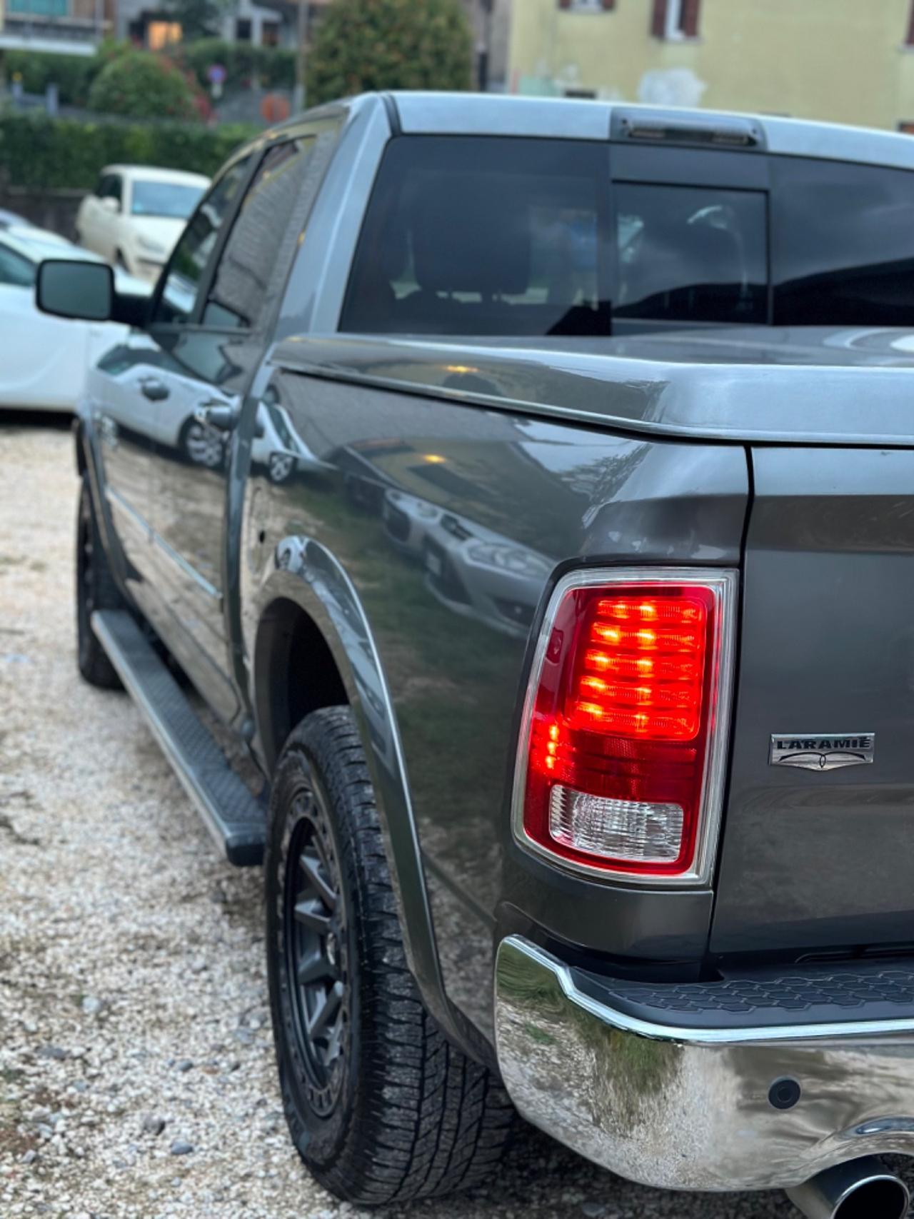 Dodge RAM LARAMIE AMATORE 4x4 KMCERT UNICOPR