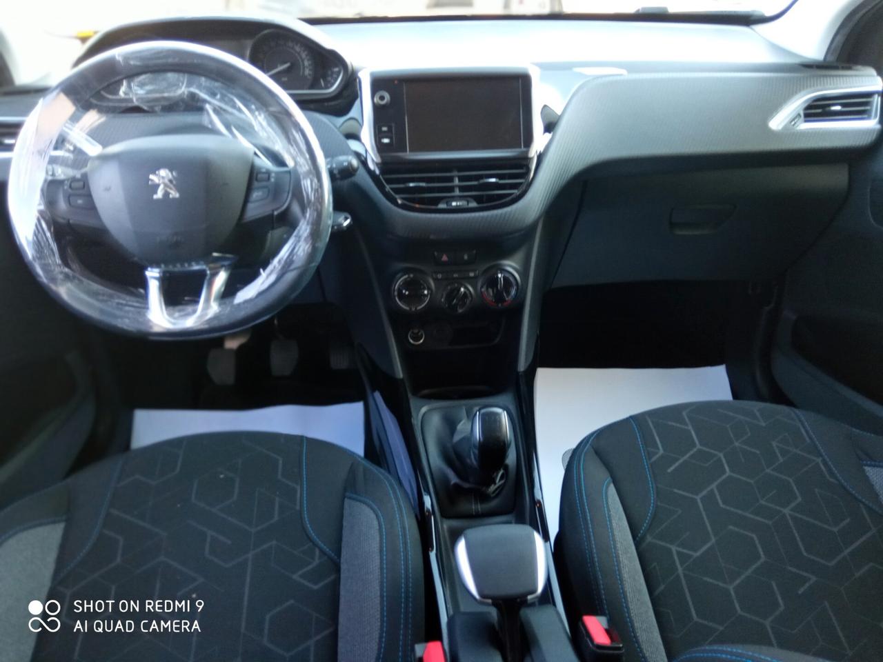 Peugeot 2008 BlueHDi 100 S&S Signature