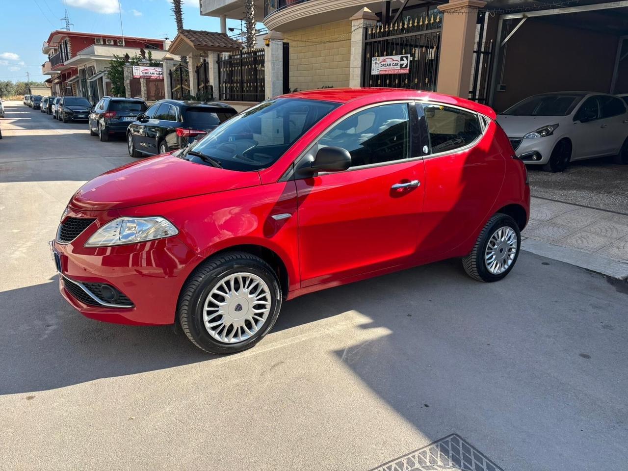 Lancia Ypsilon 0.9 TwinAir 85 CV 5 porte Metano Ecochic Platinum