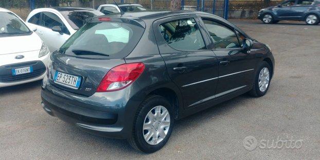 Peugeot 207 1.4 HDi 70CV 5 porte NEO PATENTATI CLIMA MULTIFUNZIONE COMANDI VOLANTE