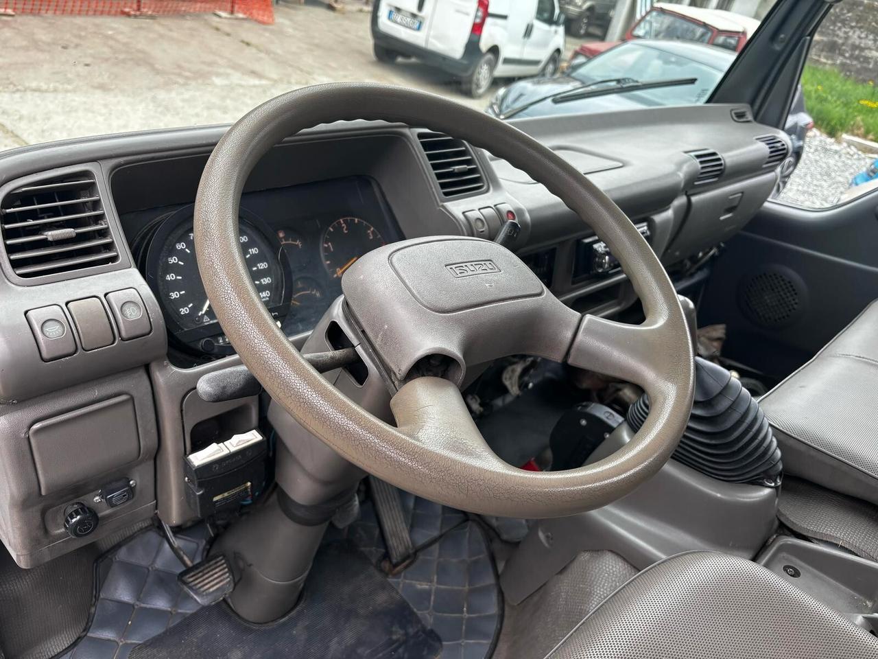 Isuzu NPR Isuzu Carro attrezzi port. utile KG2590