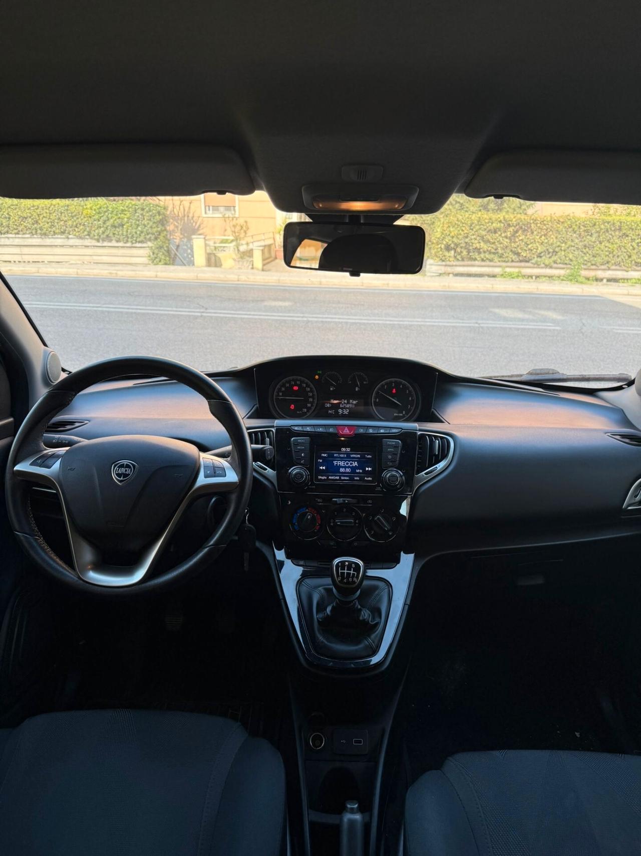 Lancia Ypsilon 1.0 FireFly 5 porte S&S Hybrid Ecochic Gold