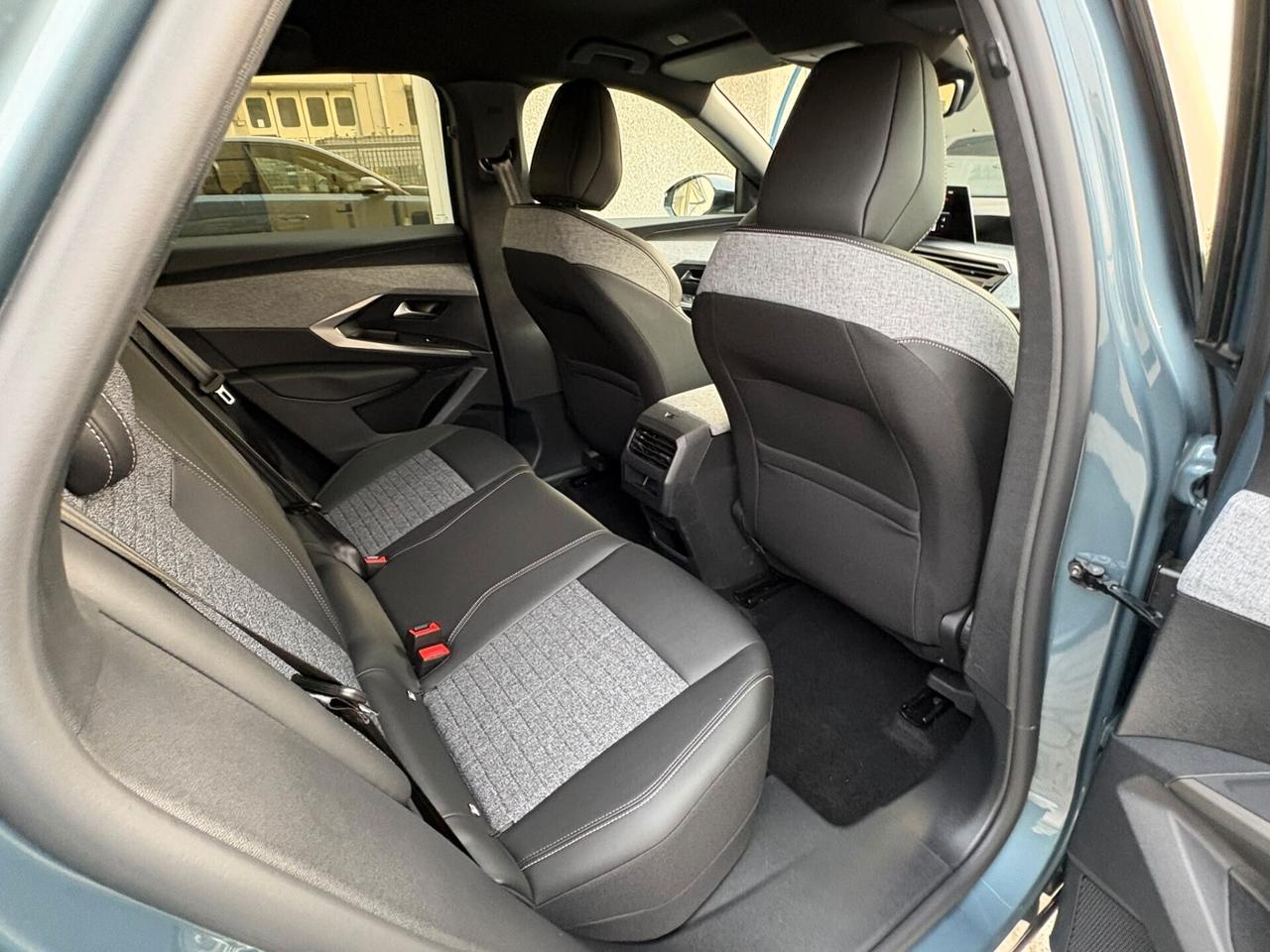 Peugeot 3008 Hybrid 145 e-DCS6 Allure Cambio Automatico