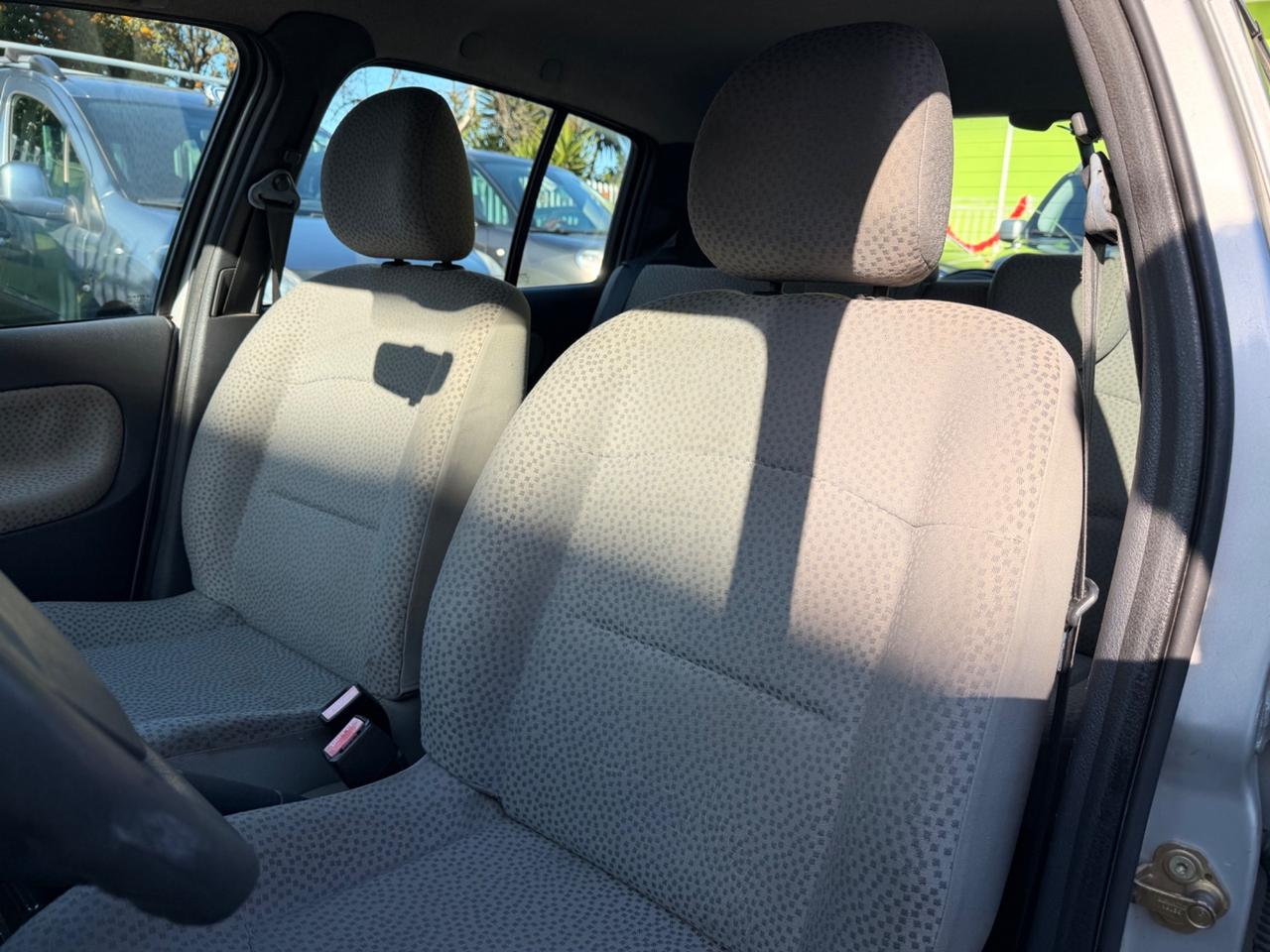 Renault Clio 1.2 5 porte Confort 2005 150.000 km