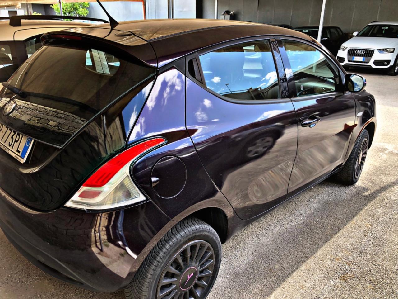 Lancia Ypsilon 0.9 TwinAir 85Metano 2013