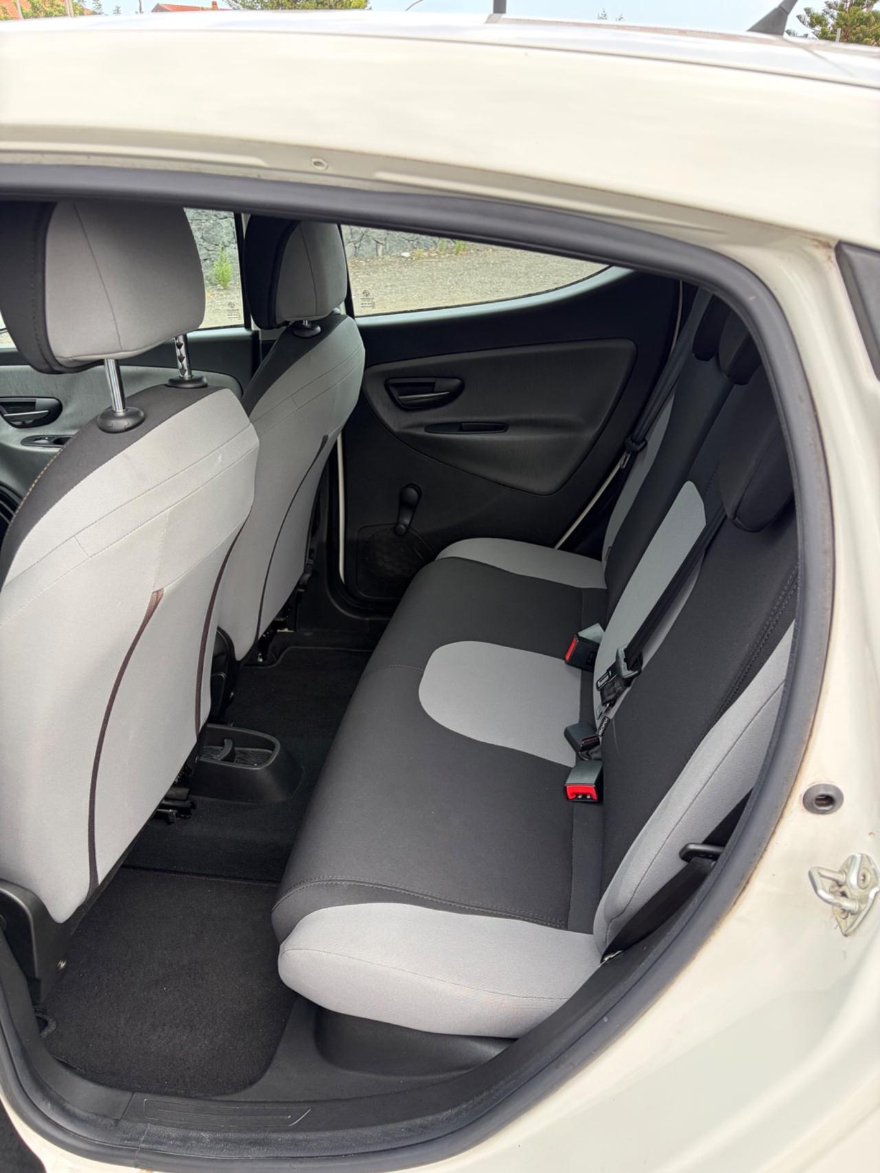 Lancia Ypsilon 1.2 69 CV 5 porte S&S Silver