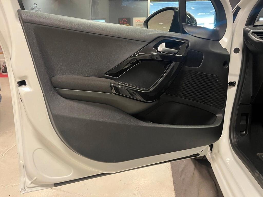 Peugeot 208 PureTech Allure neopatentati