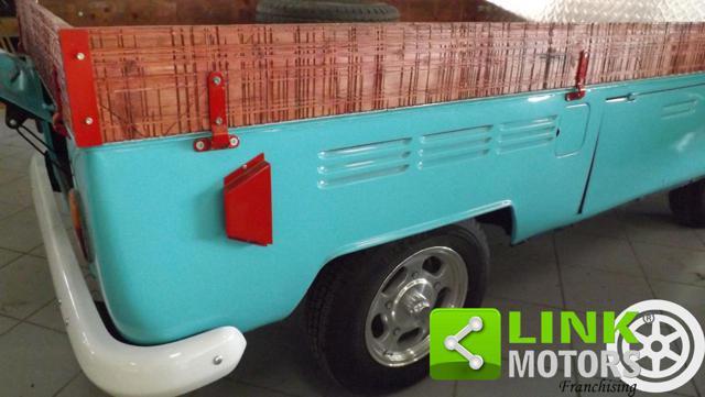 VOLKSWAGEN T2 26B1 con cassone completamente restaurato