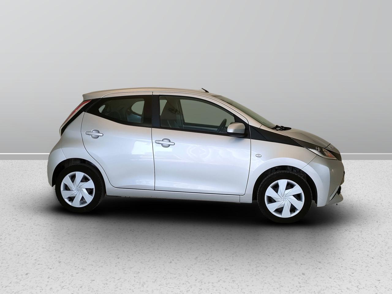 TOYOTA Aygo II 2014 - Aygo 5p 1.0 x-play my15