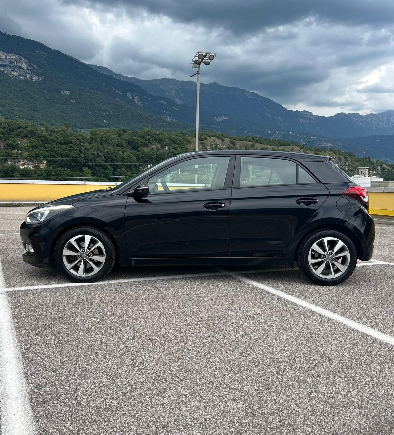Hyundai i20 1.4 CRDi 5p Style Neopatentati 2015