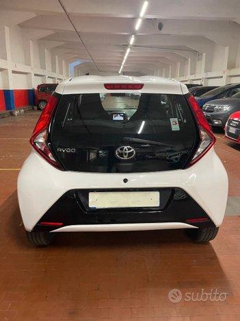 TOYOTA AYGO 1.0VVT-i 72ch X-PLAY