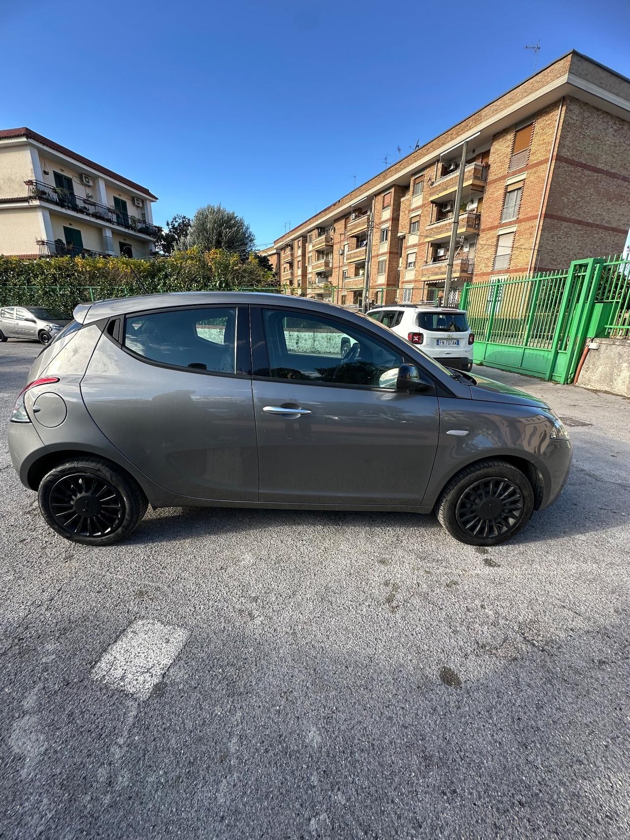 Lancia Ypsilon 1.0 FireFly 5 porte S&S Hybrid Ecochic A. Ferretti