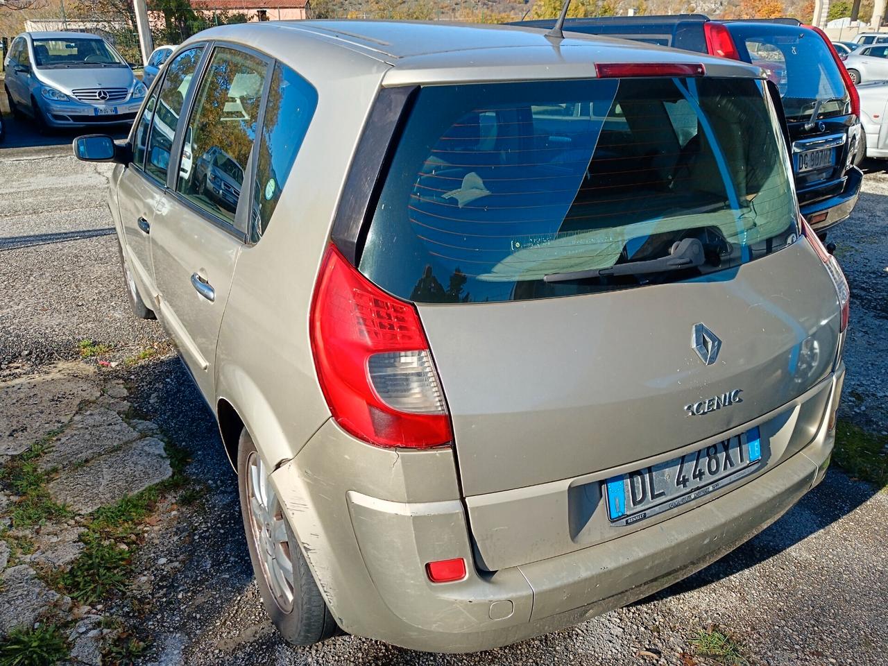 Renault Megane Mégane 1.5 dCi/105CV 4 porte Dynamique