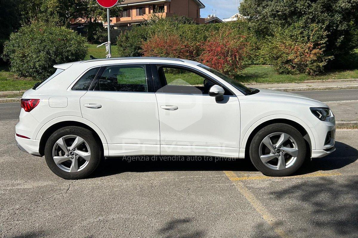 AUDI Q3 35 TFSI Business Advanced