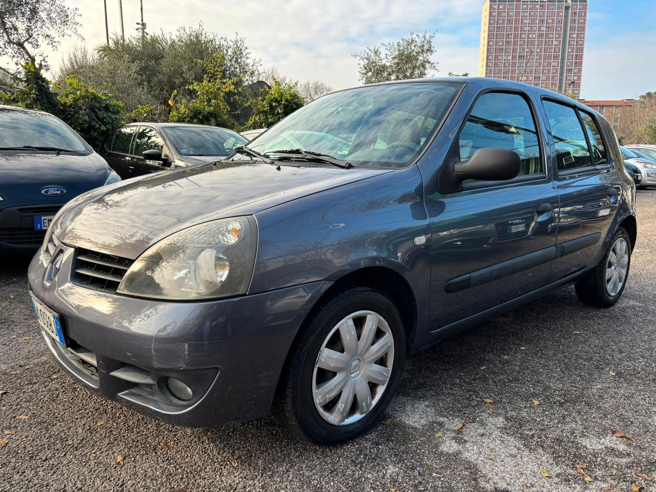 Renault Clio 1.2-5 porte GPL ok Neopatentati