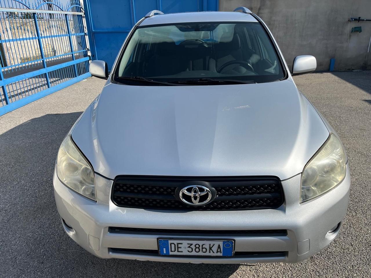 Toyota RAV 4 -2.2 D-4D-4x4- full-2006