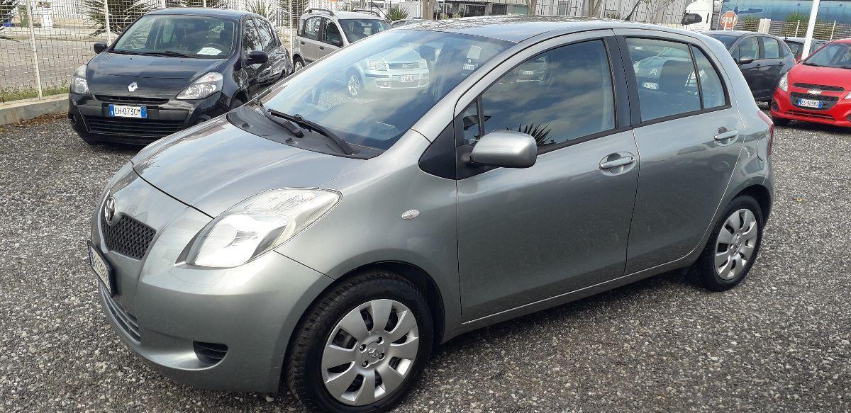 TOYOTA - Yaris - 1.0 5p. Sol