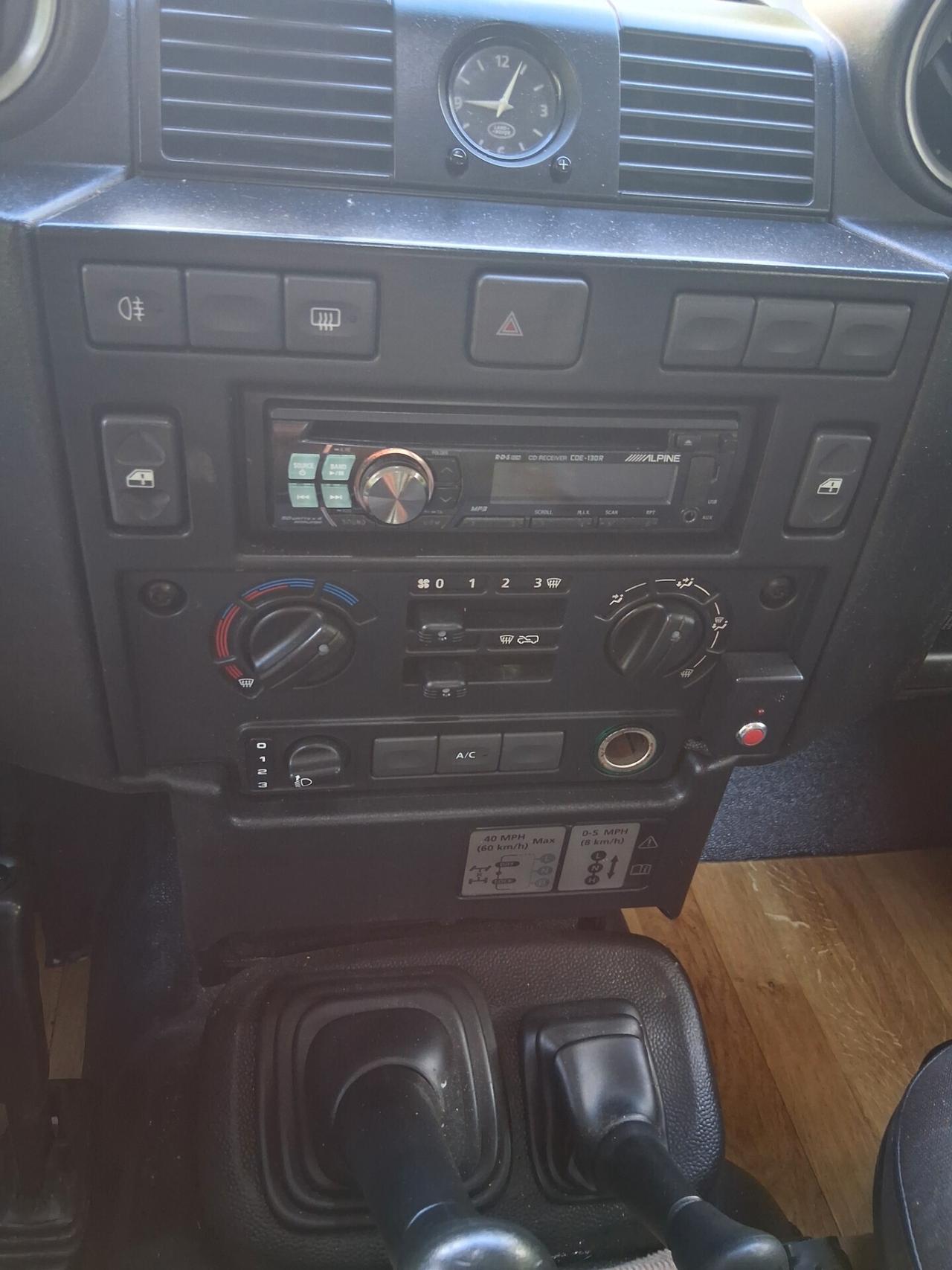 Land Rover Defender 90 2.2 TD4 Station Wagon E N1
