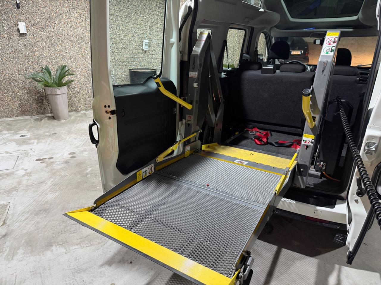 OPEL COMBO 1.6CDTI TETTO ALTO PEDANA OMOLOGATA DISABILI