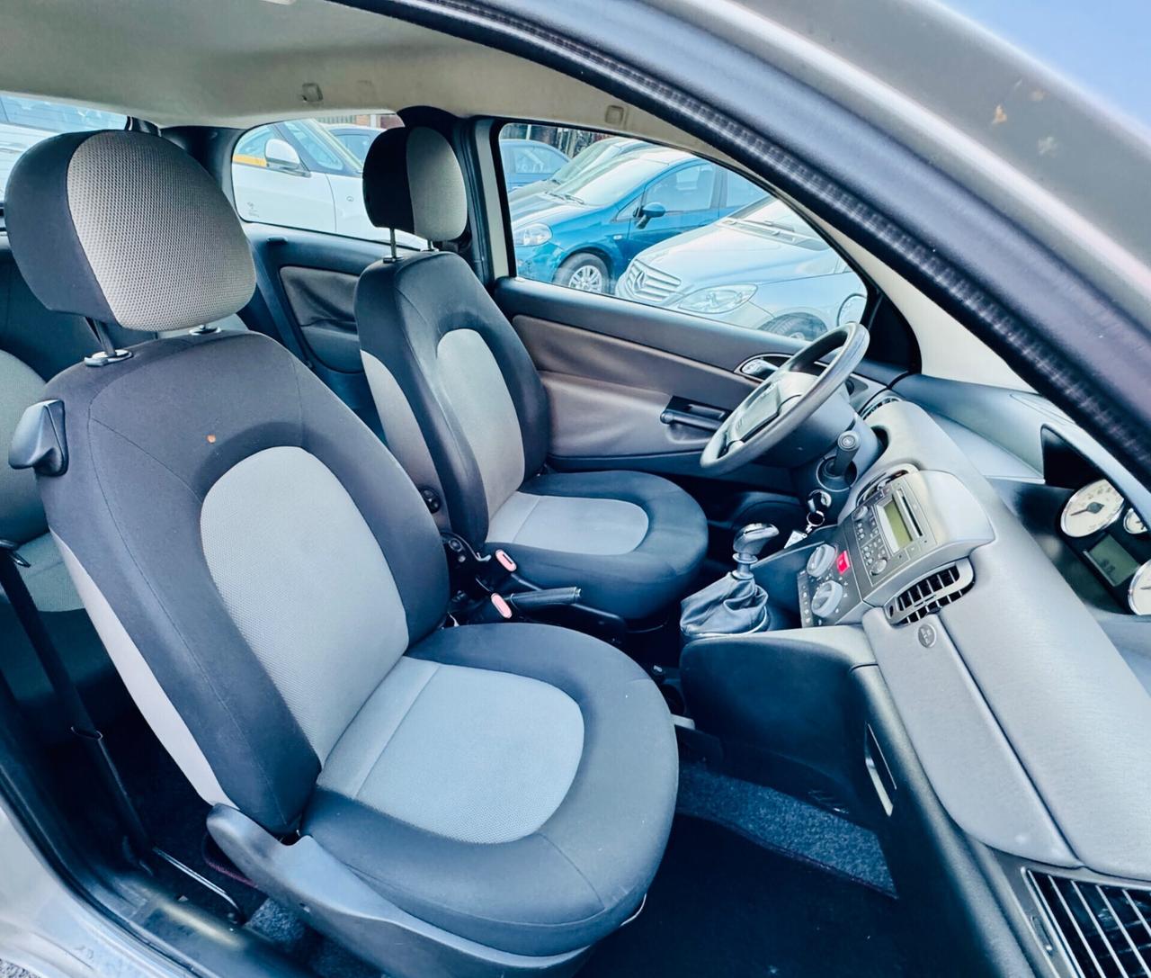Lancia Ypsilon 1.2 16V Oro