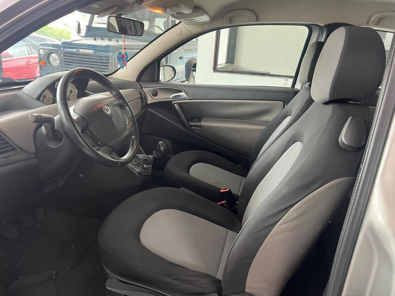 Lancia Ypsilon 1.4 16V Argento