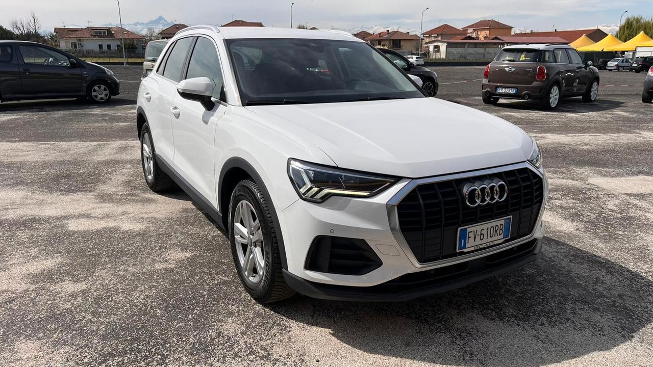 Audi Q3 2.0 TDI 150 CV S tronic line Edition