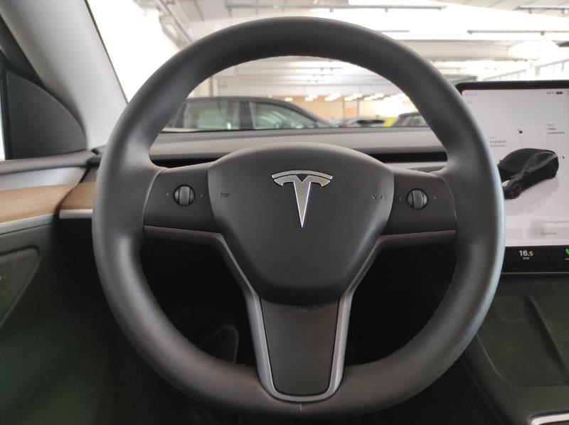 TESLA Model Y - Model Y AWD Performance